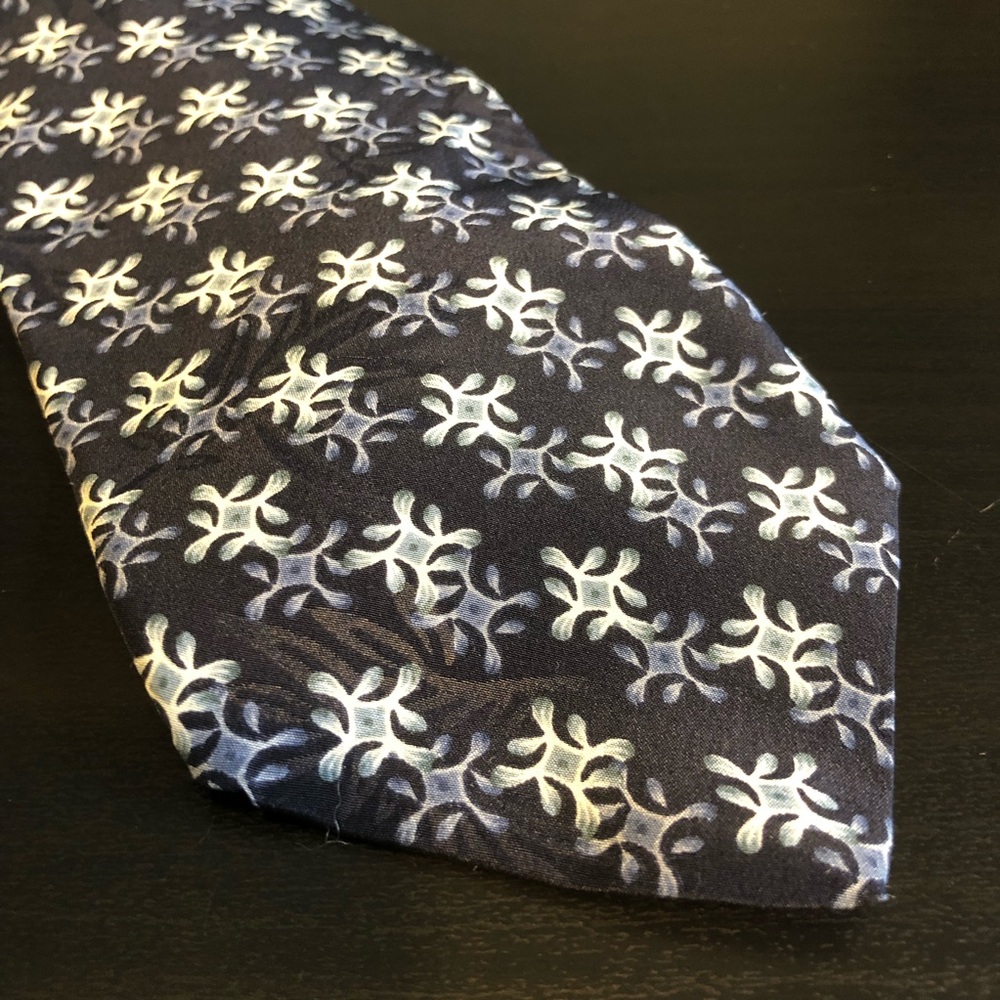 XMI Silk Tie PERFECT for winter ❄️